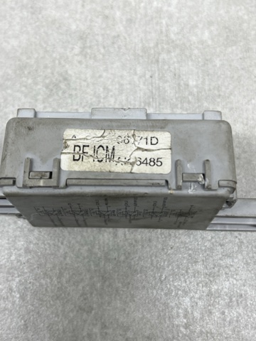 913103E800 HYUNDAI купить в Черновцы