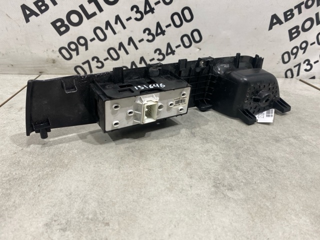 935751H000 HYUNDAI Кнопочный блок управления стеклоподъемником задний купить в Черкассы