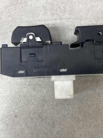 HYUNDAI 935781U001 в наличии Тернополь