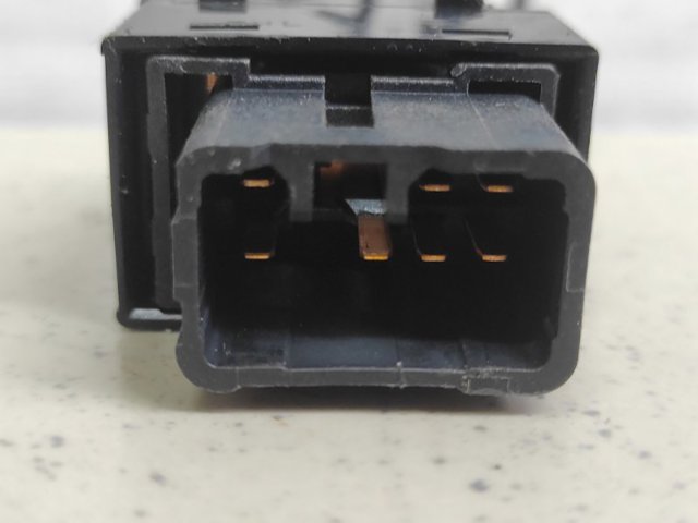 935812B000 HYUNDAI Кнопка подъемника заднего стекла купить в Кривой Рог