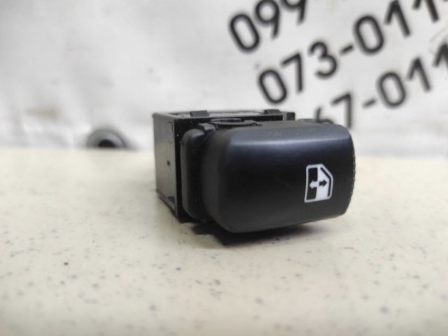 Кнопка подъемника задних стекол 935812B000 HYUNDAI