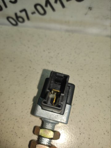 9381038000 HYUNDAI Датчик включения сцепления  купить в Кривой Рог