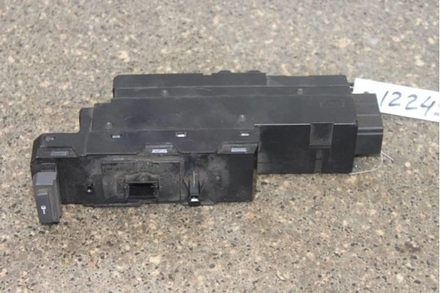 VOLVO 9496386 Кнопка стеклоподъемника передняя в наличии Ровно