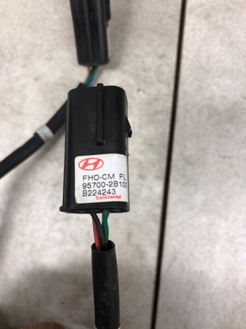957002B100 Датчик сигнализации парковки (парктроник) задний купить Тернополь