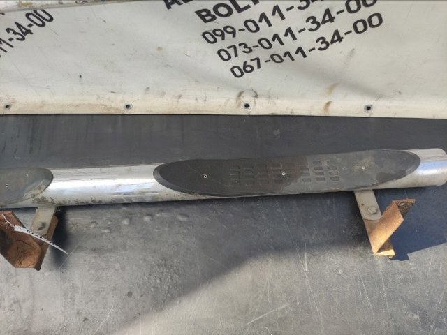 96100EB50A NISSAN Подножка правая купить в Николаев