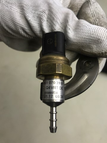 A0045421618 MERCEDES Датчик давления топлива купить в Днепр
