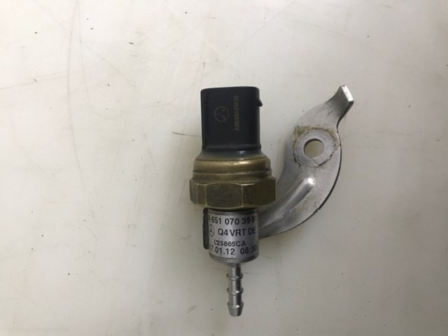 A0045421618 MERCEDES Датчик давления топлива купить в Винница