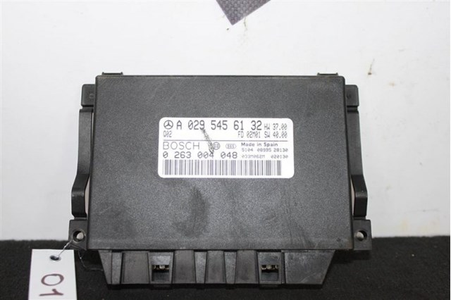Модуль управления двигателем A0295456132 MERCEDES