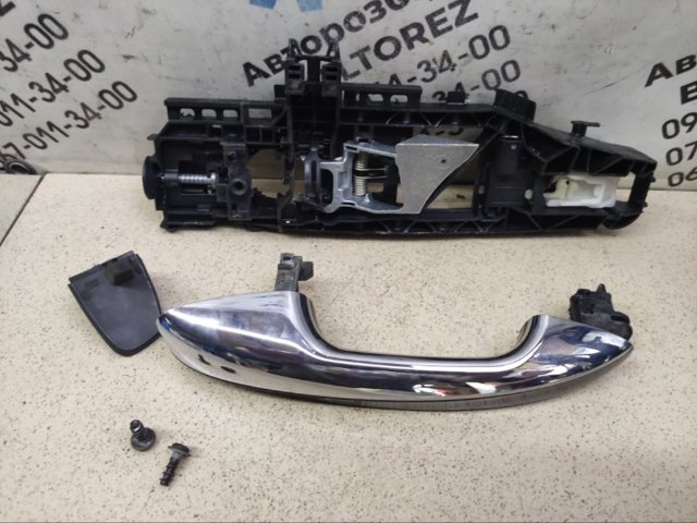 Ручка двери передней наружная правая A09976056015890 MERCEDES