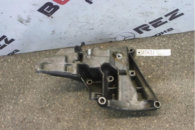 Кронштейн компрессора кондиционера A1112361330 MERCEDES