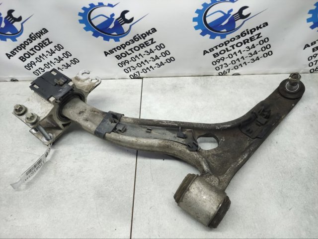 Левый рычаг передней нижней подвески A1563300500 MERCEDES