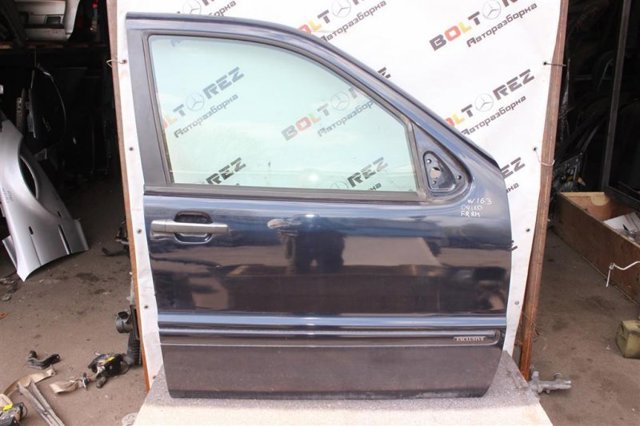 Пассажирская передняя дверь A1637201605 MERCEDES