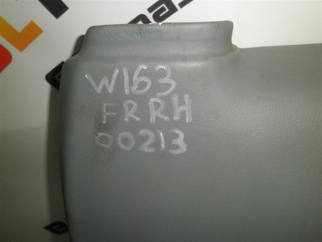 A1637203670 Обшивка (облицовка) внутренняя двери передней правой купить Львов