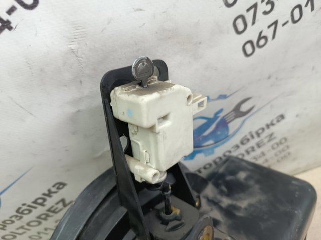 Лючок топливного бака A1637500106 MERCEDES