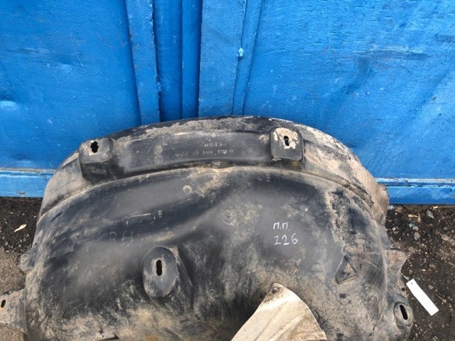 Подкрылок переднего крыла, правый A1638840822 MERCEDES