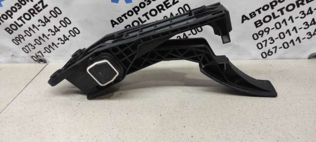 Педаль акселератора A1643000104 MERCEDES