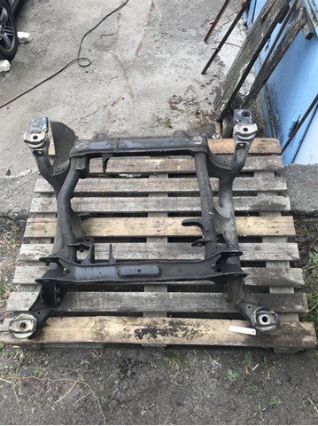 Поперечина передней подвески A1643300058 MERCEDES