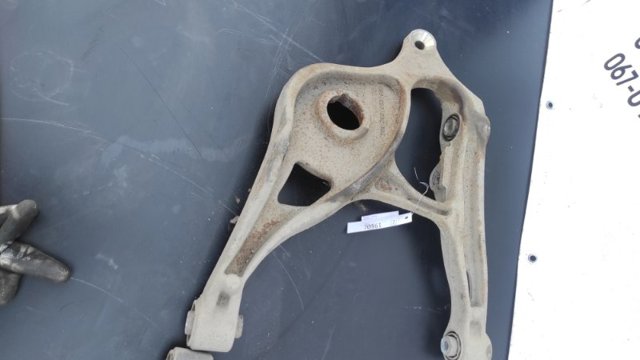 Рычаг задней подвески нижний, левый A1643500606 MERCEDES