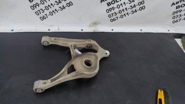 Рычаг задней подвески нижний, правый A1643502006 MERCEDES
