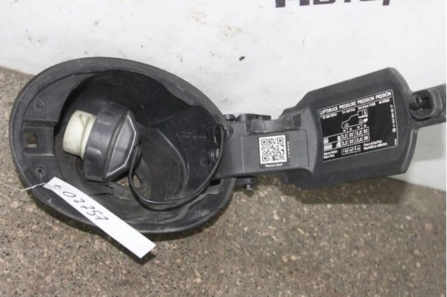 A1646300867 MERCEDES Заливная горловина топливного бака купить в Львов