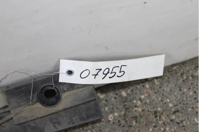 MERCEDES A1646982727 Кронштейн наружной накладки порога левой в наличии Чернигов