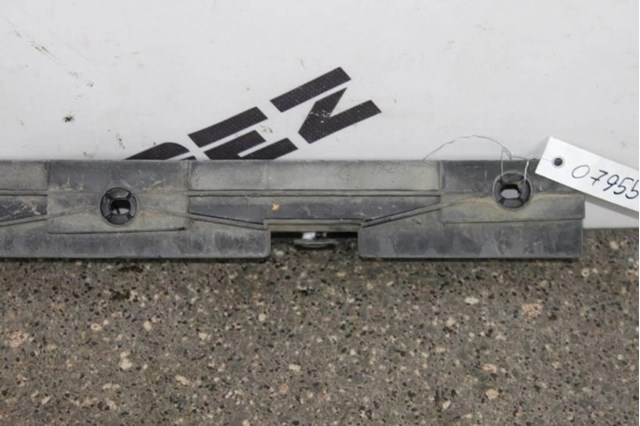 MERCEDES A1646982727 Кронштейн наружной накладки порога левой в наличии Запорожье