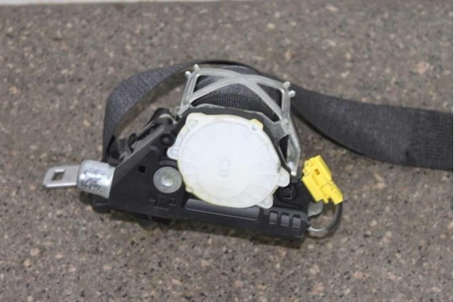 MERCEDES A16486015859C94 Ремень безопасности задний левый в наличии Киев