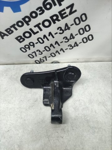 Петля задней правой двери A1667300237 MERCEDES