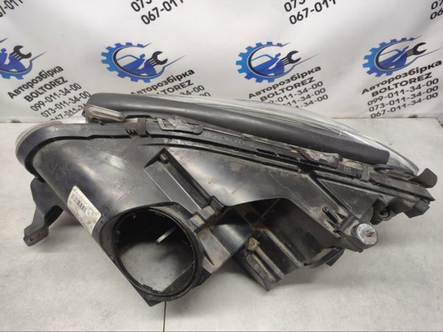 A1668200461 Правая фара купить Запорожье