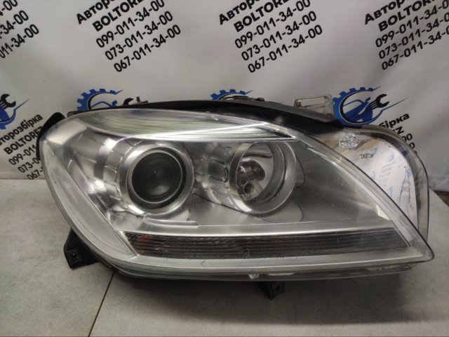 Вставка фары правой A1668200461 MERCEDES