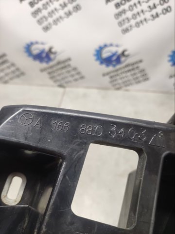 Правый кронштейн заднего бампера A1668803403 MERCEDES