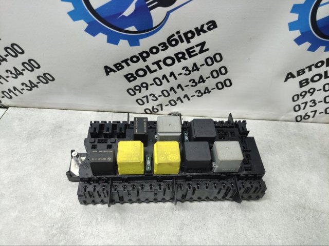 Панель предохранителей A1669063801 MERCEDES