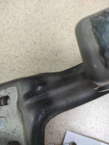 Петля багажника A1697401037 MERCEDES