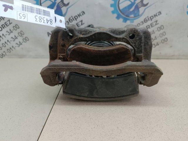 MERCEDES 204421268180 Суппорт тормозной передний правый в наличии Украина