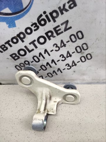 A2047201637 MERCEDES Петля двери передней правой купить в Харьков