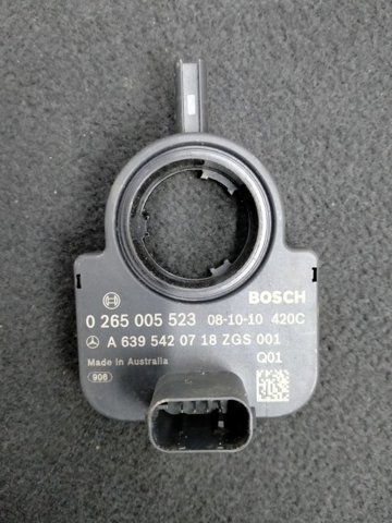 A2047201837 MERCEDES Петля двери передней правой купить в Запорожье