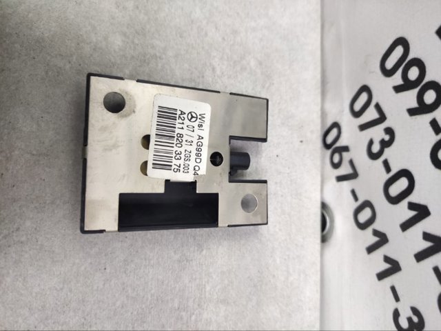 MERCEDES A2047270387 Уплотнитель двери передней (на двери) в наличии Каменское