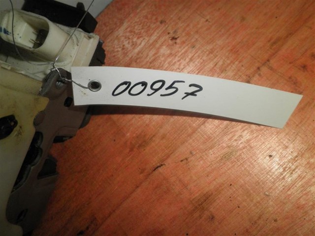 MERCEDES 2047302235 Замок двери задней правой в наличии Украина