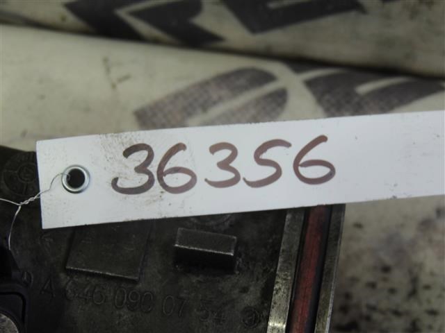 Ручка задней левой двери A20476001709197 MERCEDES