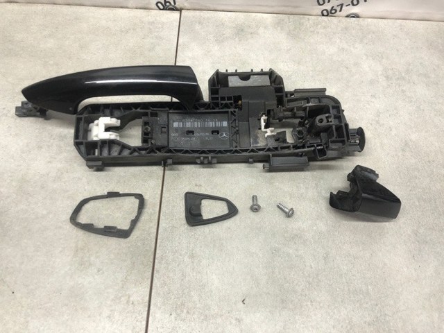 MERCEDES A20476002709197 Ручка двери правой наружная передняя/задняя в наличии Сумы