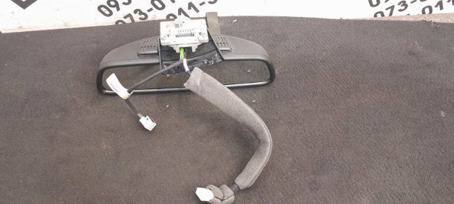 Зеркало заднего вида в салоне Mercedes C