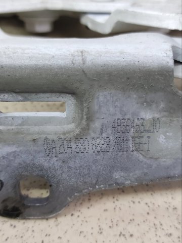 A2048800828 MERCEDES Петля капота правая купить в Ровно