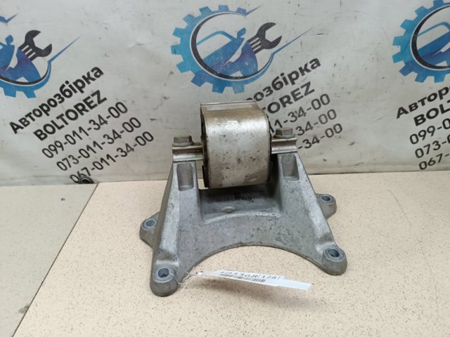 Подушка трансмиссии A2052403400 MERCEDES