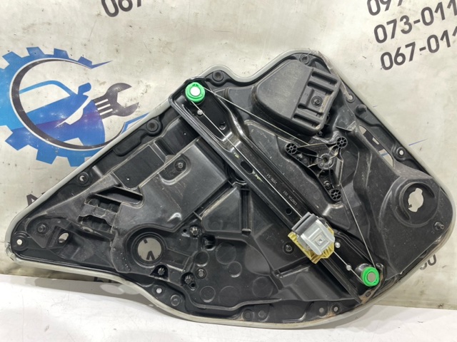 Стеклоподъемник задней правой двери A2057308004 MERCEDES