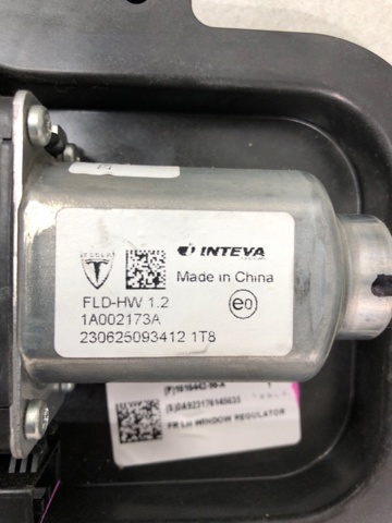 MERCEDES A2106900980 Молдинг опускного стекла двери задней левой в наличии Ирпень