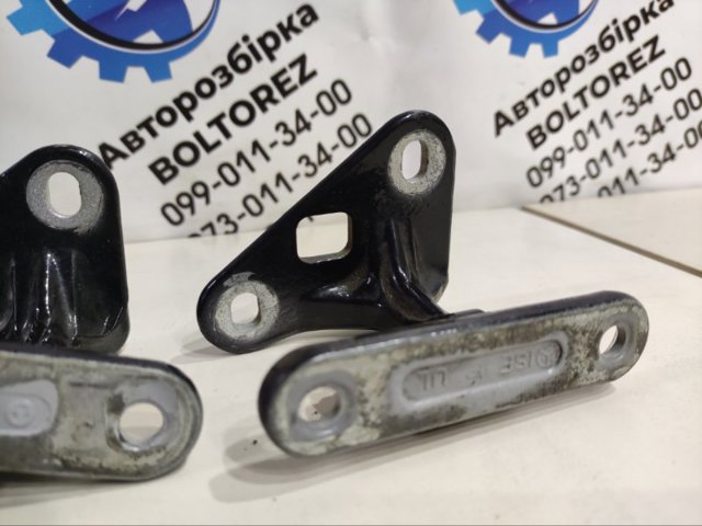 Петля водительской двери A2117200137 MERCEDES