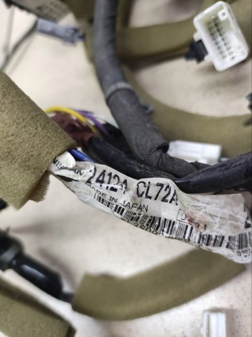 A2117200437 MERCEDES Петля двери передней правой купить в Полтава