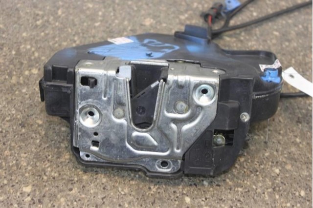 MERCEDES A2117300535 Замок двери задней левой в наличии Днепр