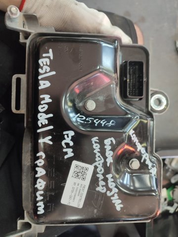 MERCEDES A2127300255 Стекло-форточка двери задней правой в наличии Полтава