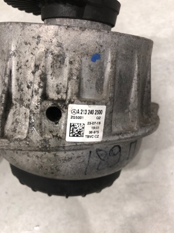 MERCEDES A2132402500 Правая подушка двигателя в наличии Киев